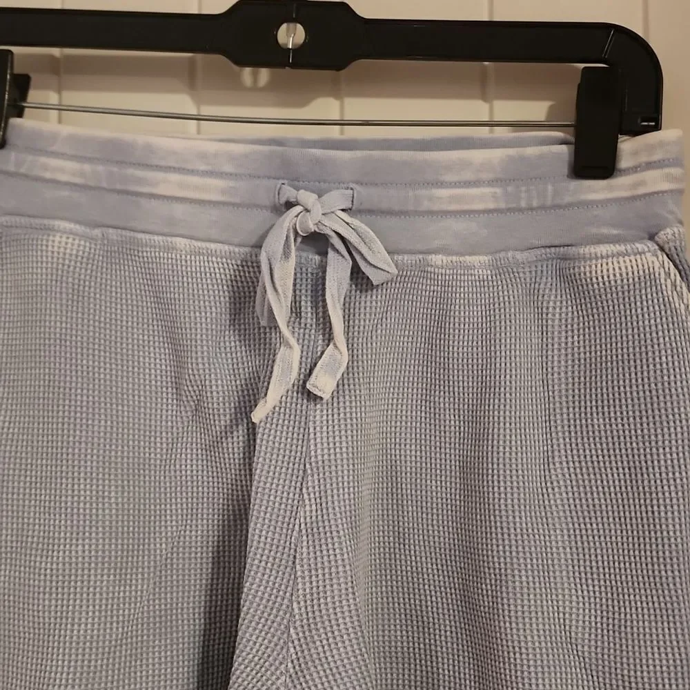 Splendid Women’s Large Mineral Wash Blue Thermal Raw Hem Lounge Shorts NWT - Picture 2 of 4